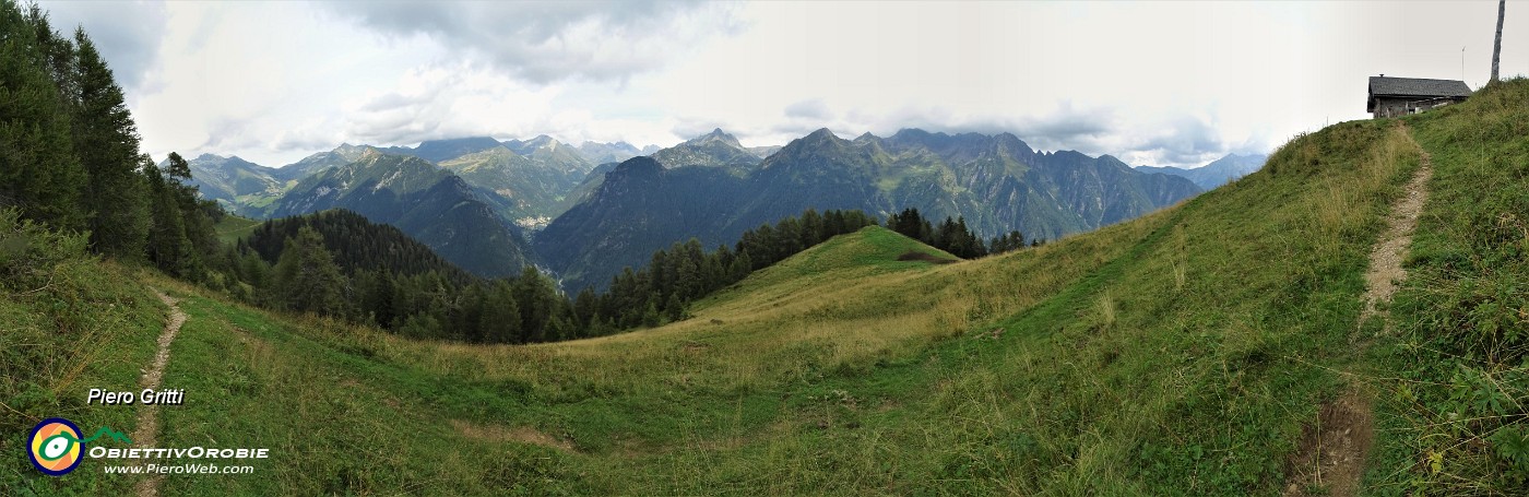 79 Panoramica verso la Baita Quedro.jpg